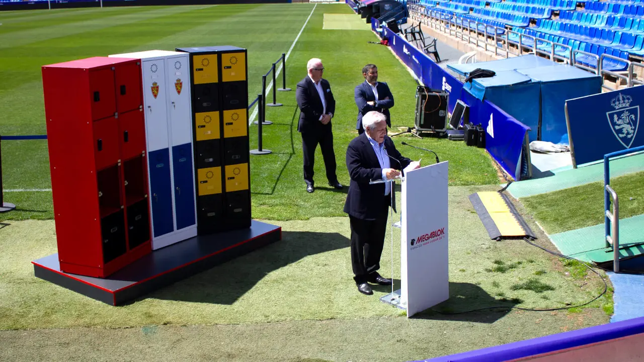 Las nuevas taquillas, presentadas en el c&eacute;sped de La Romareda / Megablok