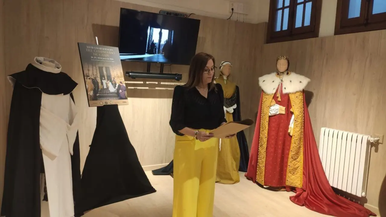 La alcaldesa de Caspe, Ana Jarque, durante la presentaci&oacute;n del Compromiso de Caspe de este a&ntilde;o. / AYTO. CASPE