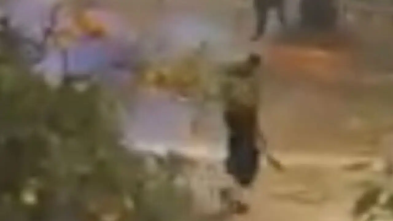 Imagen del atacante con el machete en la mano en Algeciras /Redes Sociales