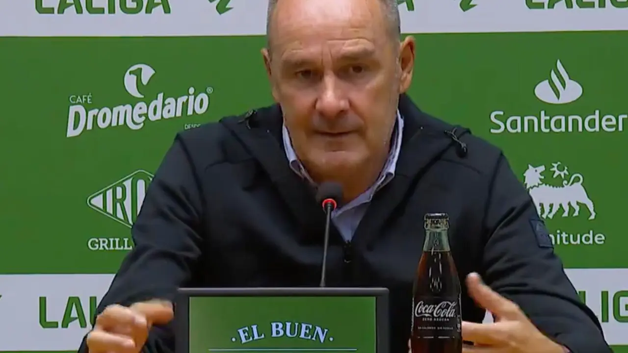 V&iacute;ctor Fern&aacute;ndez en sala de prensa 