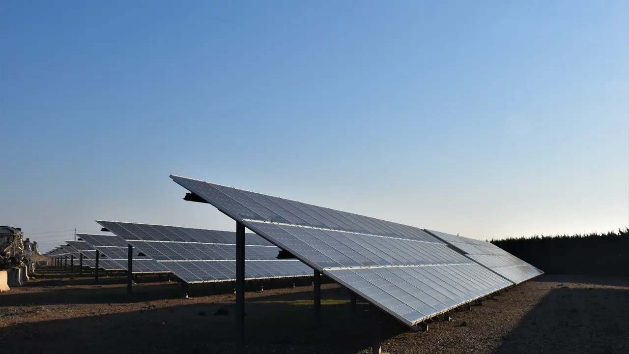Parque fotovoltaico en el centro de producci&oacute;n del Grupo MLN en B&aacute;rboles. / Grupo MLN
