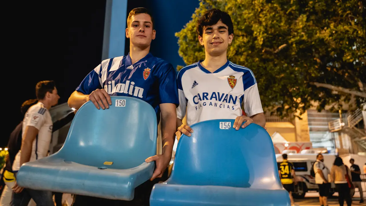 Aficionados del Real Zaragoza con asientos de Gol Sur / MARCOS CEBRI&Aacute;N