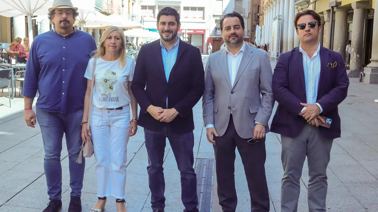 Nolasco, en el centro, junto a Arranz, Bar&oacute;n, Rubi&oacute;, durante su visita a Barbastro / VOX