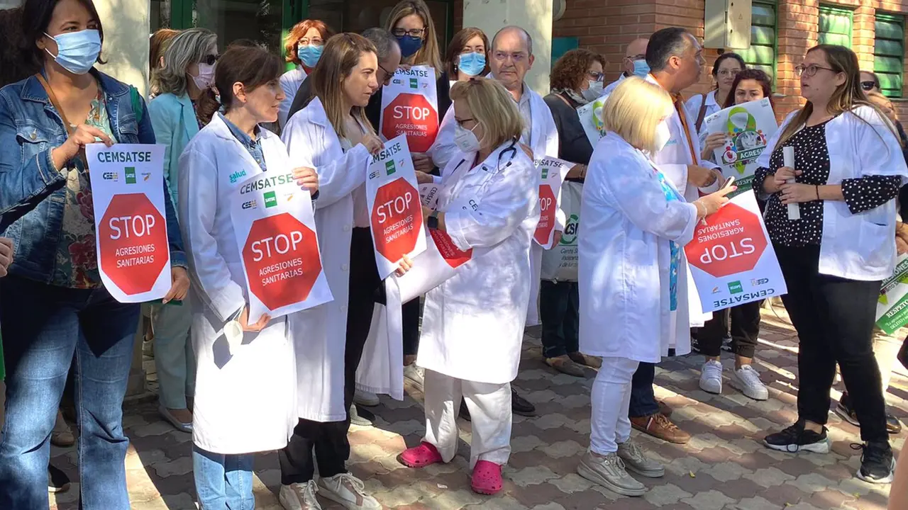 Los sindicatos m&eacute;dicos recalcan que la violencia, verbal o f&iacute;sica, contra el personal sanitario es una lacra constante y que no deja de crecer a&ntilde;o tras a&ntilde;o / FASAMET Y CESMARAG&Oacute;N