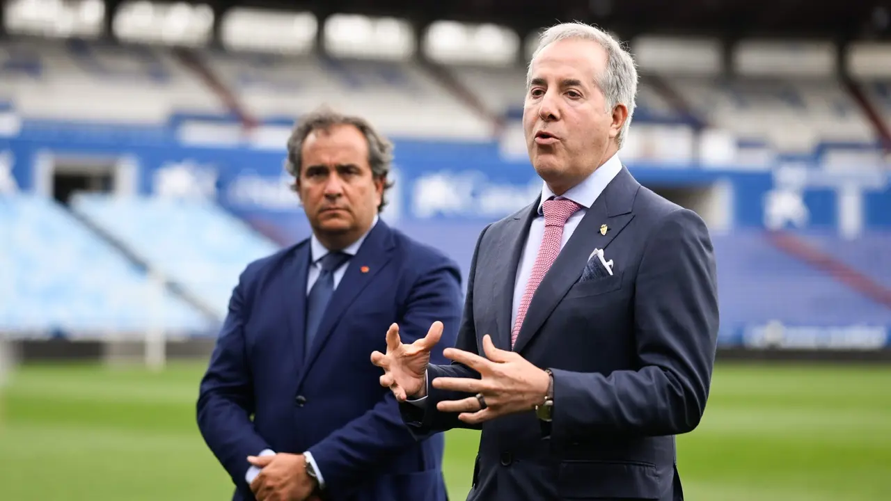 Los accionistas del Real Zaragoza, Jorge Mas con Juan Forc&eacute;n, el d&iacute;a que se present&oacute; el actual presidente del Real Zaragoza / Marcos Cebri&aacute;n para HOY ARAG&Oacute;N