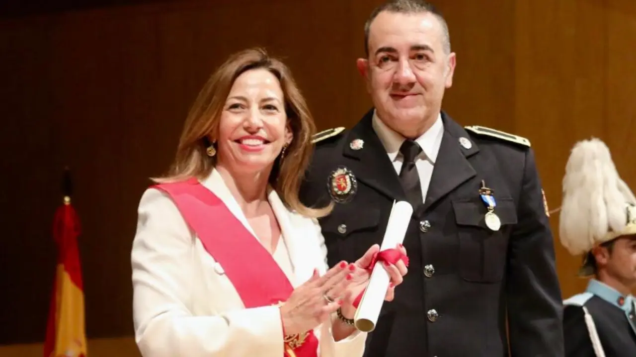 Imagen del Intendente Manuel Herrera junto a la alcaldesa de Zaragoza/ 
Ayuntamiento de Zaragoza