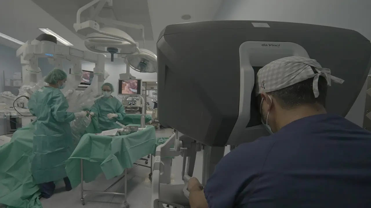 Intervenci&oacute;n con cirug&iacute;a rob&oacute;tica Da Vinci en un caso de c&aacute;ncer de pr&oacute;stata. / Quir&oacute;nsalud