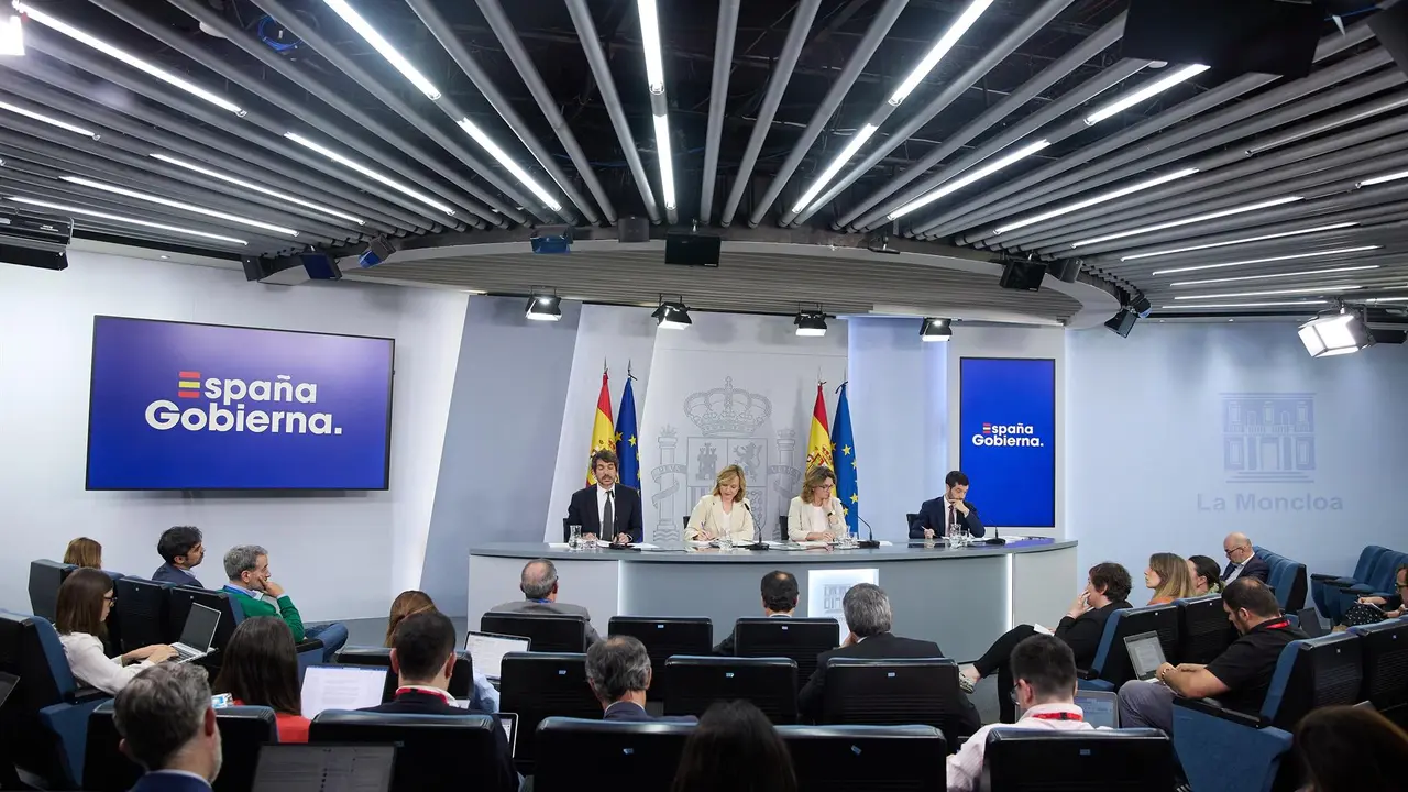 Ernest Urtasun, Pilar Alegr&iacute;a y Teresa Ribera / E.P.