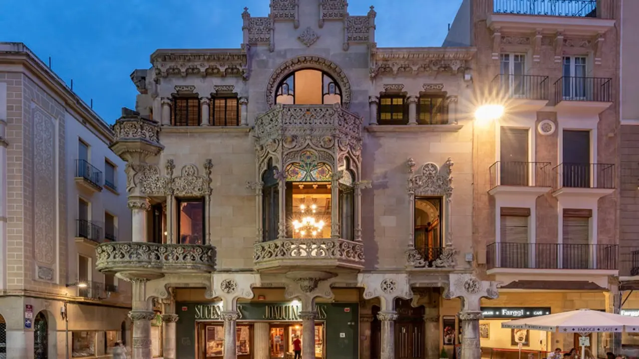 Reus tiene joyas del modernismo / Casa Nav&agrave;s