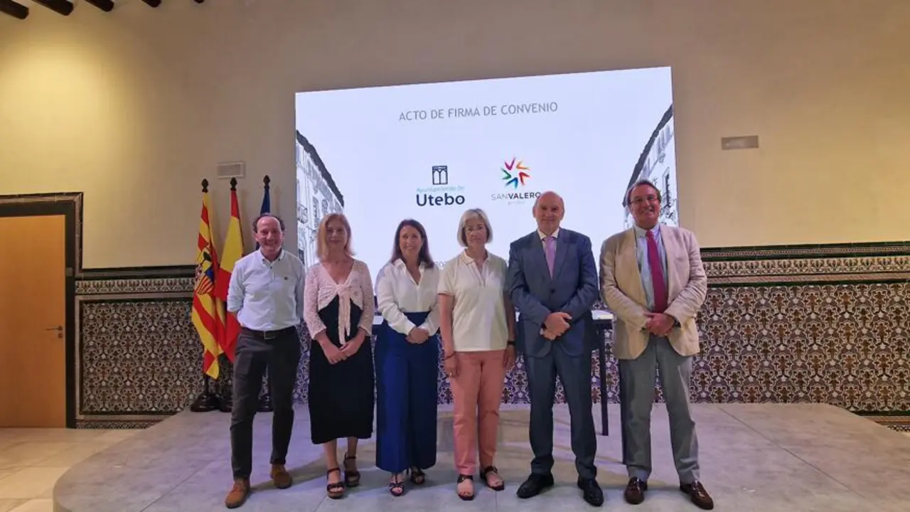 Firma de los acuerdos este lunes en la sede del Grupo San Valero en Zaragoza. / AYTO. UTEBO