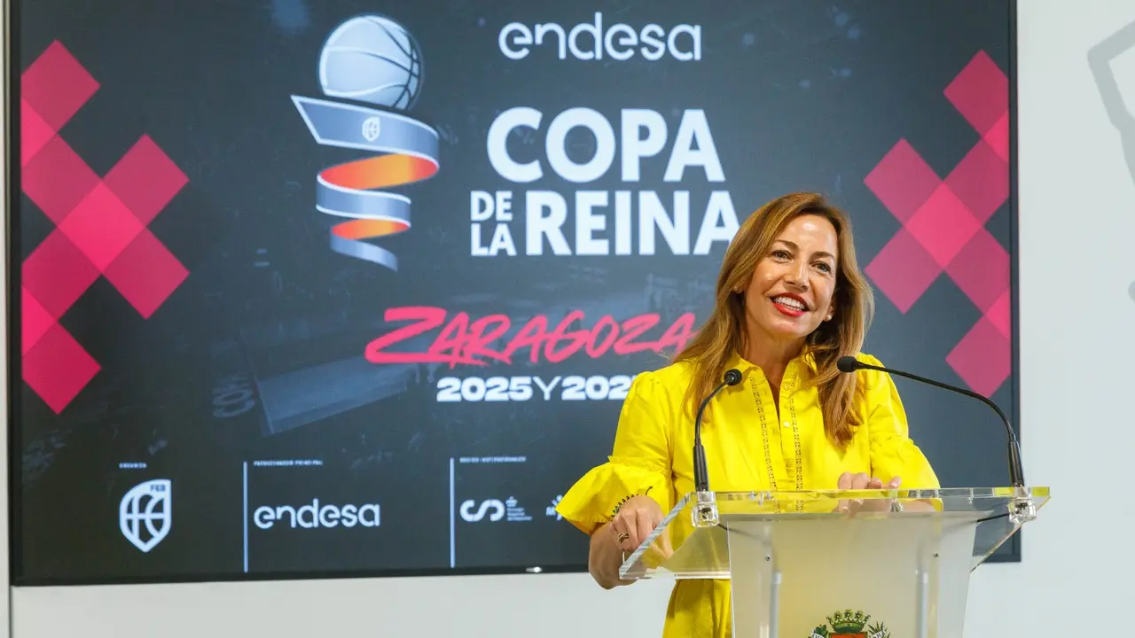 Natalia Chueca presentando la Copa de la Reina / AZ