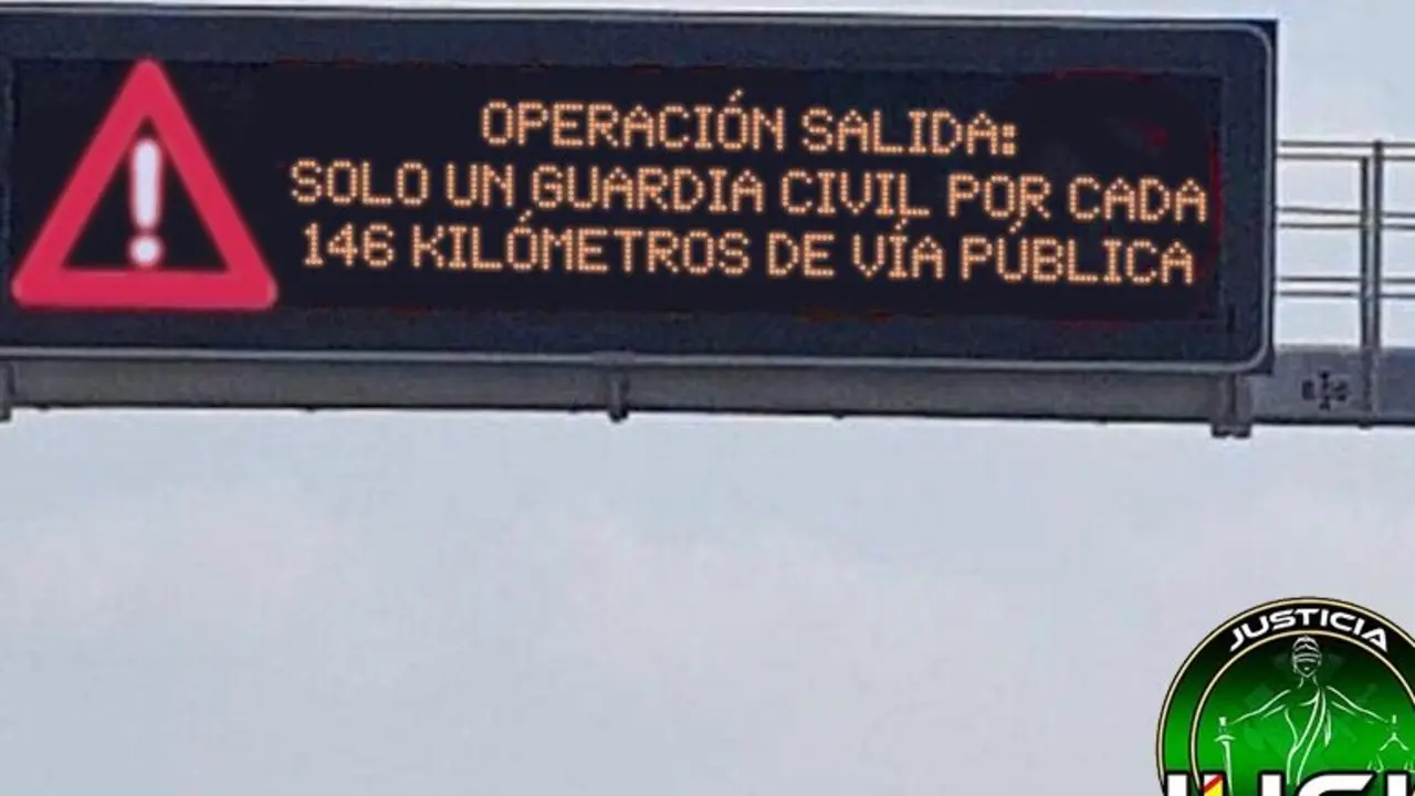 Imagen de la asociaci&oacute;n JUCIL donde se ve el d&eacute;ficit de seguridad en una valla electr&oacute;nica de carretera /JUCIL