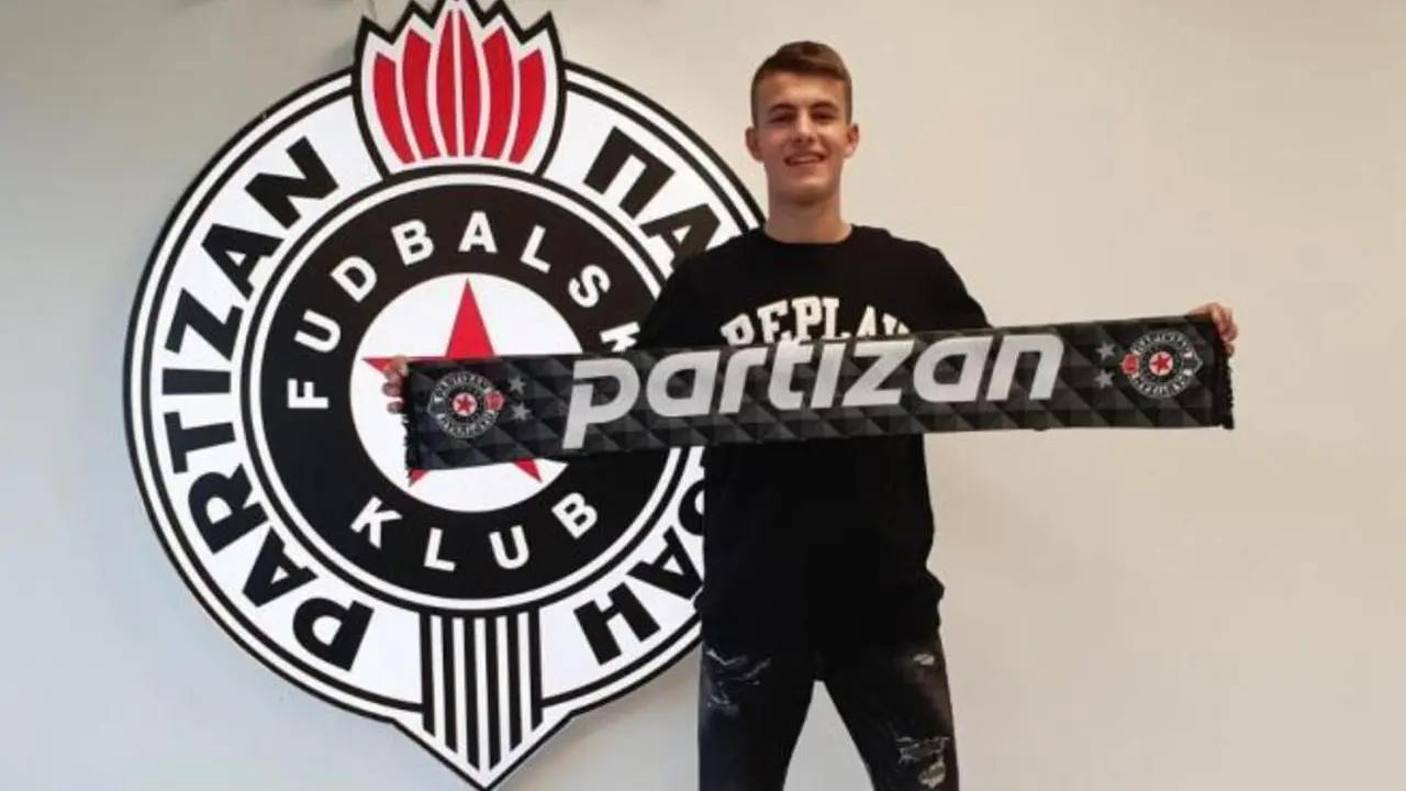 Samed Bazdar (muy cerca del Real Zaragoza) con el Partizan / PARTIZAN