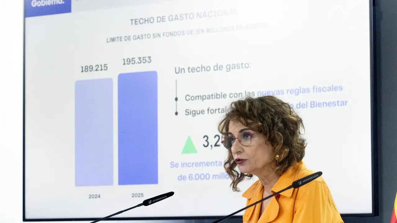La vicepresidenta primera y ministra de Hacienda, Mar&iacute;a Jes&uacute;s Montero / E.P.