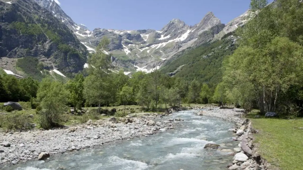 En este valle nace el r&iacute;o Cinca, directamente de las nieves glaciares / Turismo de Arag&oacute;n