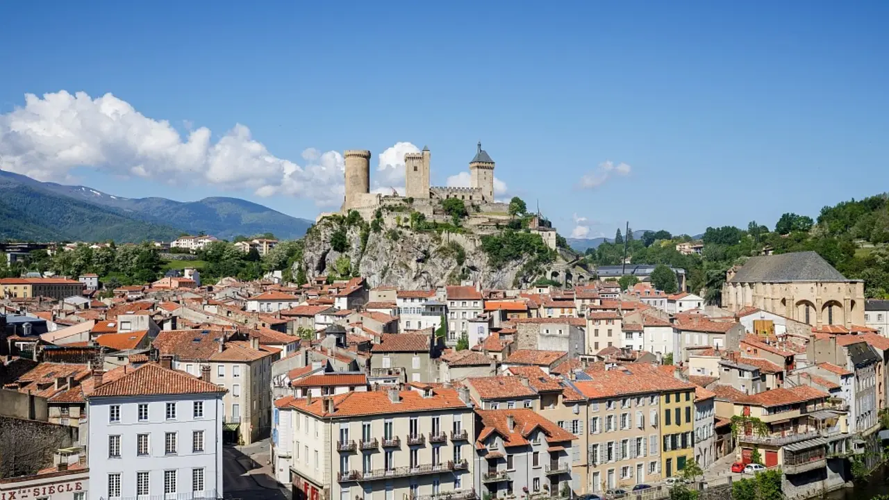 La fortaleza de tres torres fue residencia de los condes de Foix / Ariege Pyrenees