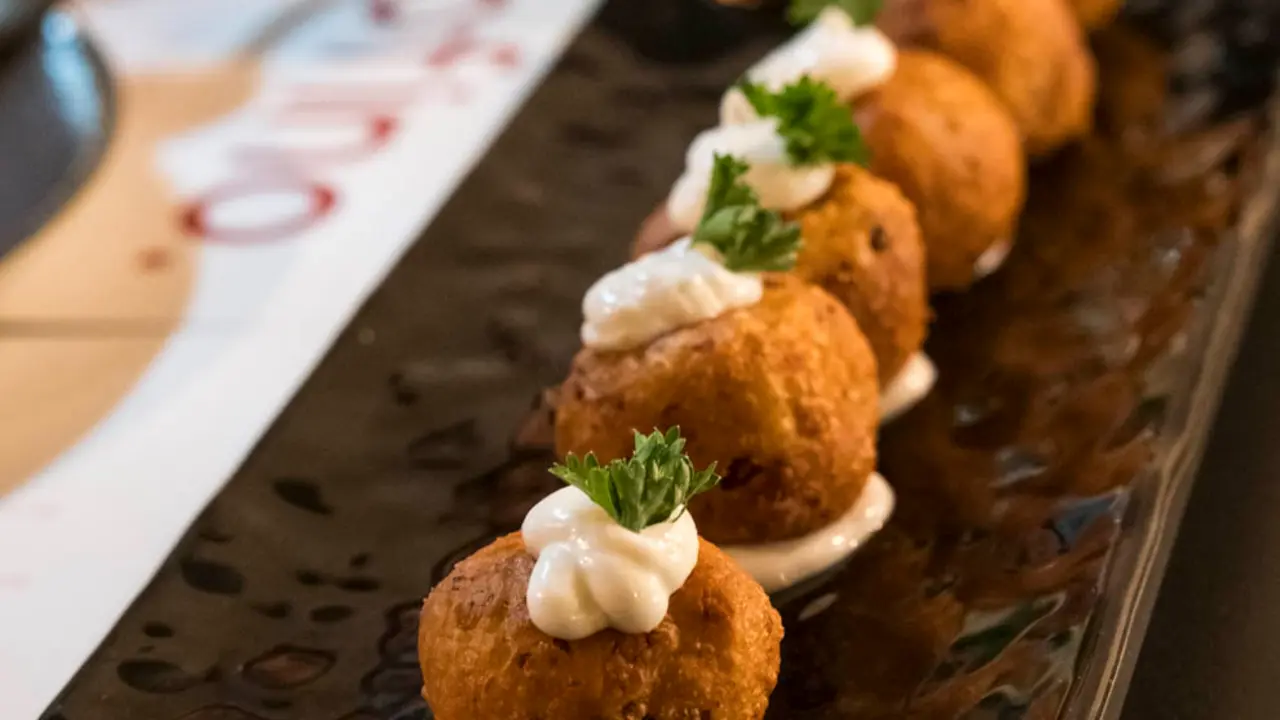 Bu&ntilde;uelos de cecina del restaurante Morrofino, del Grupo T&aacute;ndem, acaba de abrir en el Actur