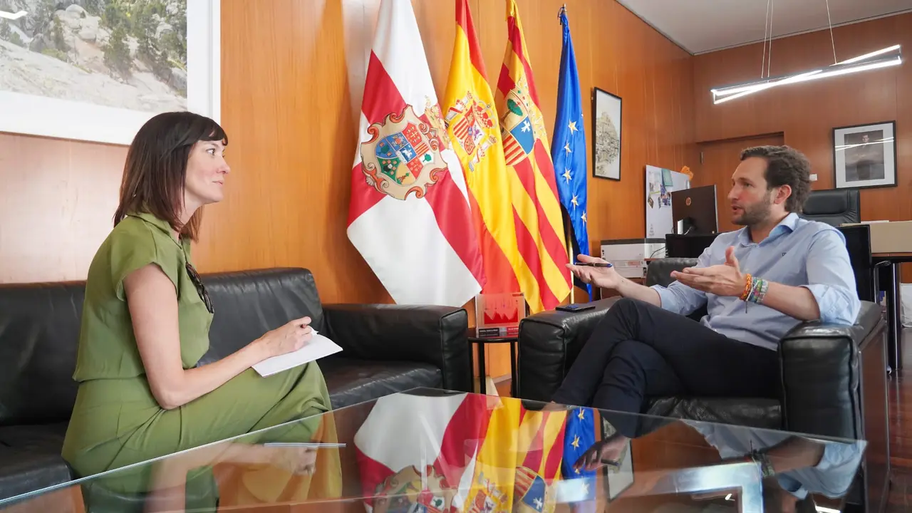 Gema Lumbreras entrevista al presidente Isaac Claver