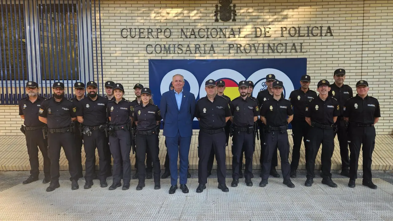 El subdelegado del Gobierno recibe a los agentes que se incorporan en la provincia de Huesca. / CNP