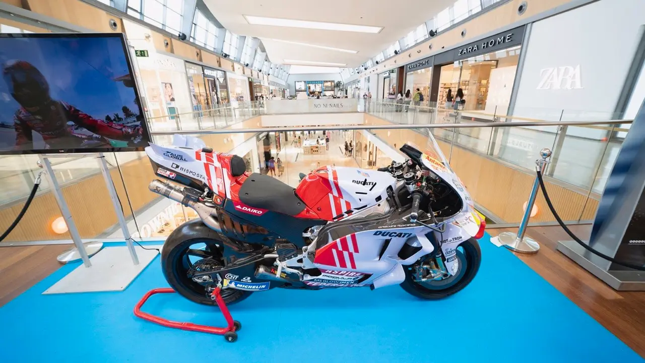 La moto de Marc M&aacute;rquez estar&aacute; expuesta este mes de agosto / Puerto Venecia