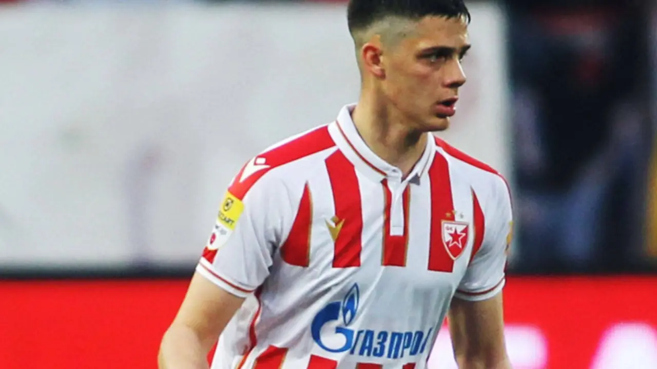 Lekovic con el Estrella Roja, fichaje pretendido por el Real Zaragoza