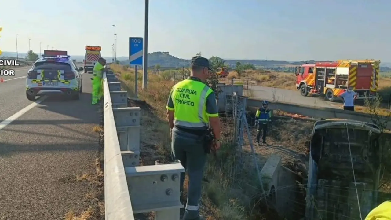 El veh&iacute;culo qued&oacute; completamente calcinado con sus tres ocupantes dentro
