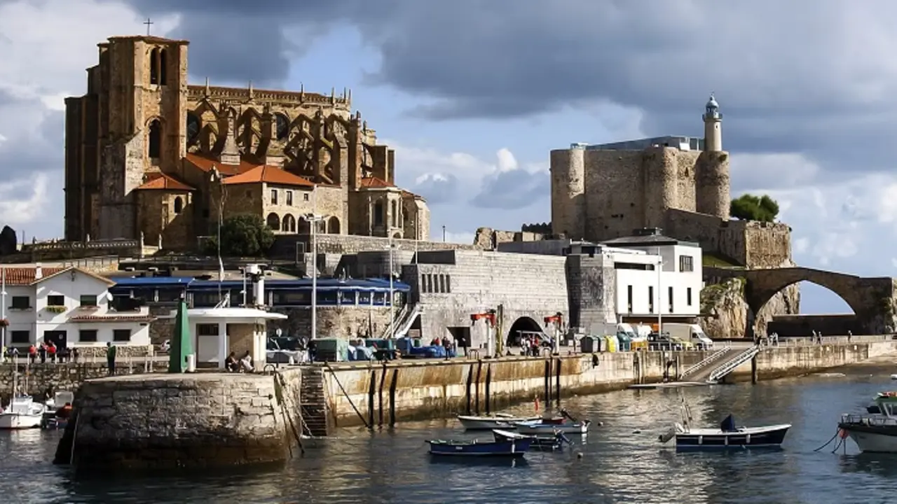 El bonito pueblo pesquero de Castro-Urdiales / HA