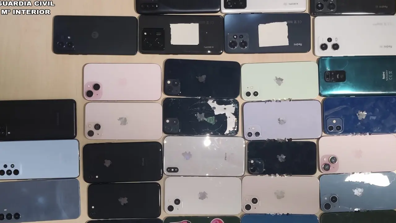 Imagen de los tel&eacute;fonos m&oacute;viles recuperados en Barbastro y que hab&iacute;an sido robados en fiestas de San Lorenzo /G.C.