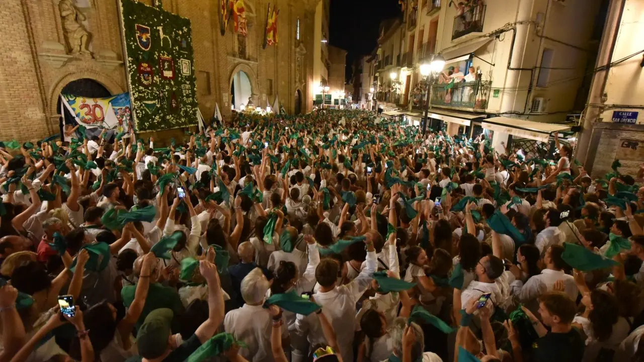 Los oscenses alzaron sus pa&ntilde;oletas para despedir al santo patr&oacute;n