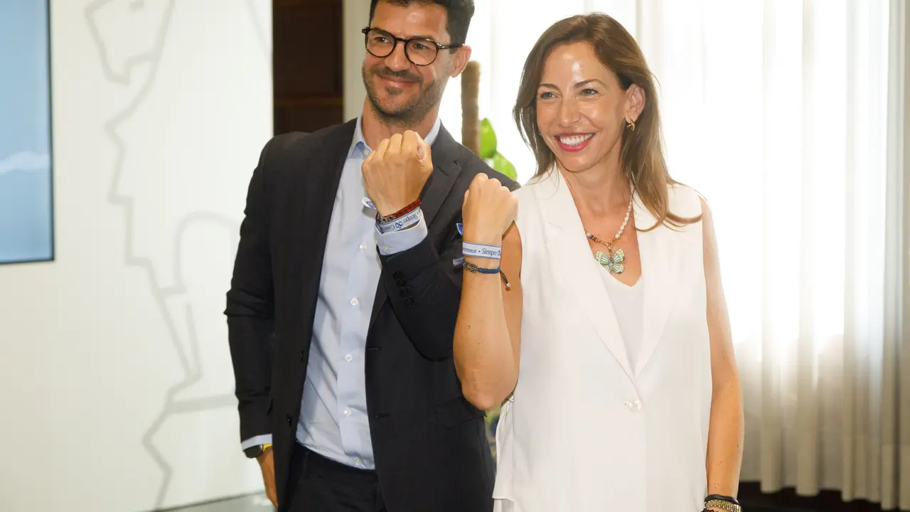 Fernando L&oacute;pez ( Real Zaragoza ) y Natalia Chueca / AZ
