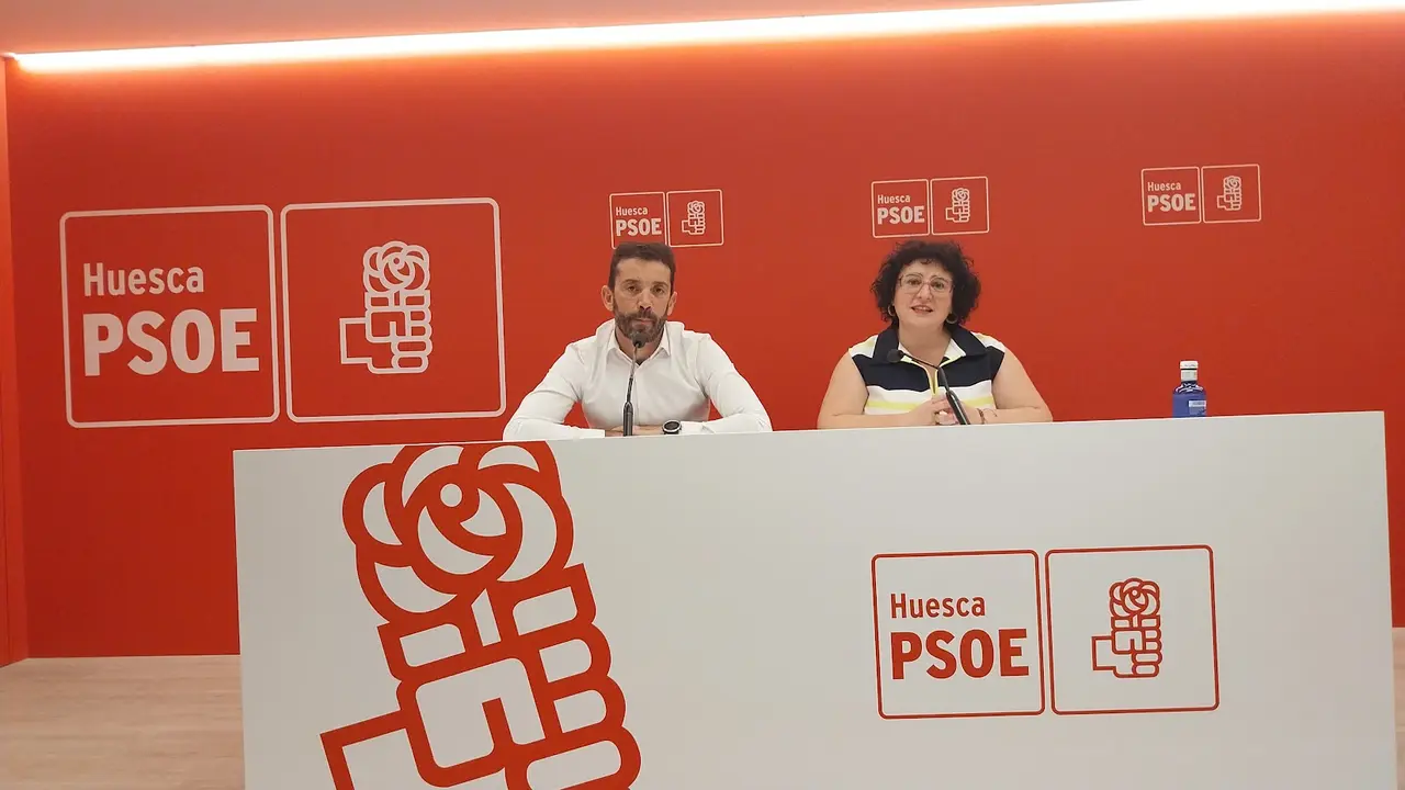 Gemma Betorz y Enrique Pueyo durante la rueda de prensa.