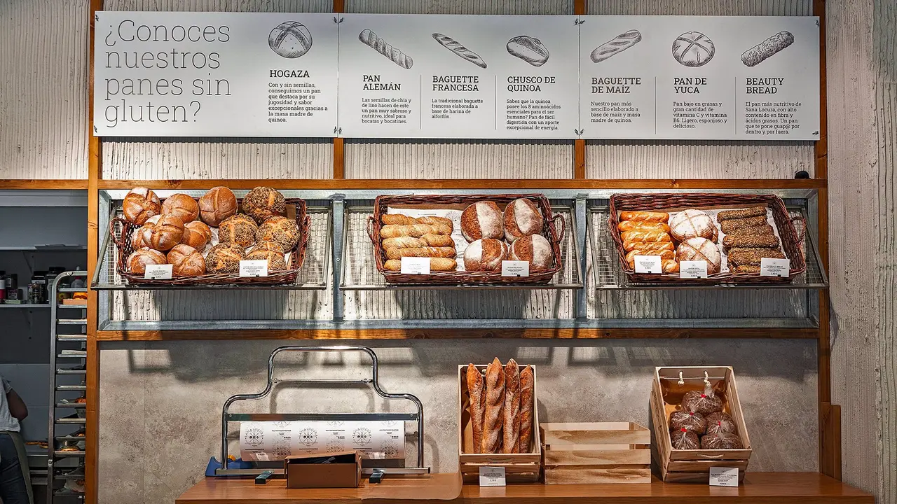Establecimiento Sana Locura.

Sana Locura Gluten Free Bakery, la ense&ntilde;a especializada en productos sin gluten de Granier, impulsa su expansi&oacute;n en Espa&ntilde;a con la apertura de su primera tienda en Fuengirola (M&aacute;laga), que supone su desembarco en Andaluc&iacute;a, y prev&eacute; alcanzar los 25 locales en el mercado nacional en 2026, seg&uacute;n informa en un comunicado.

ECONOMIA
SANA LOCURA