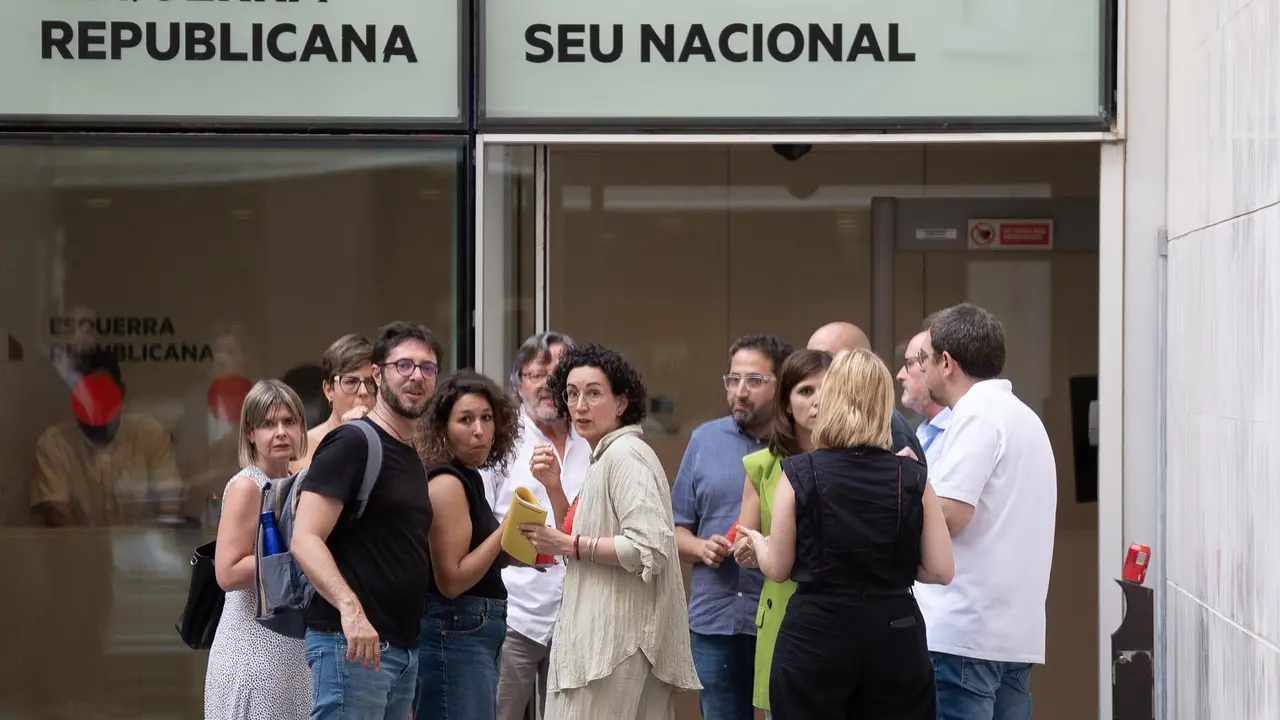 La secretaria general de ERC Marta Rovira (c), durante un descanso de la reuni&oacute;n, en la sede de ERC, a 20 de julio de 2024. EP