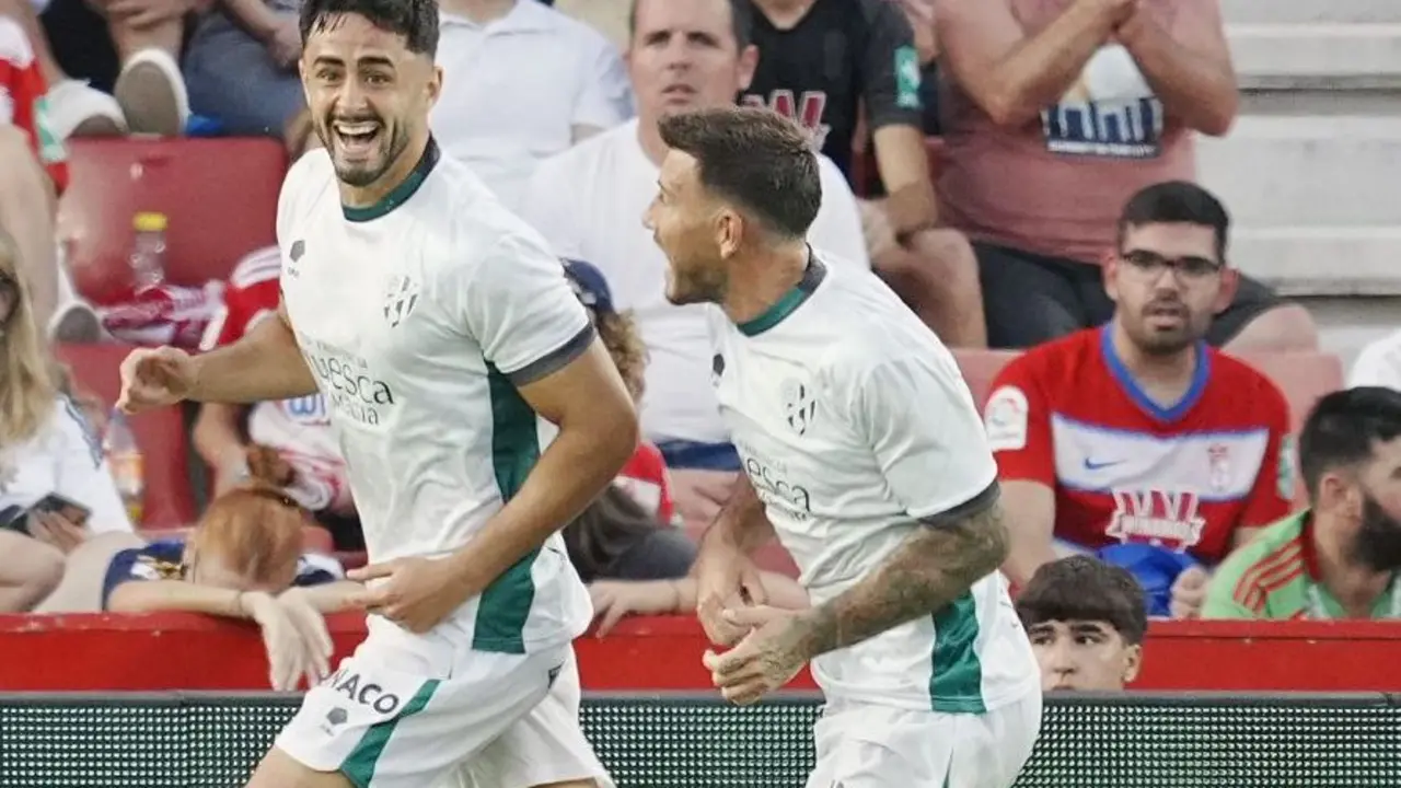 La SD Huesca frente al Granada / LFP