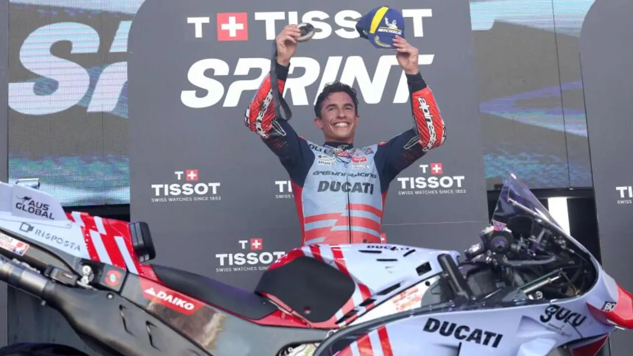 Marc M&aacute;rquez celebra con euforia su primer triunfo con Ducati, el primero en casi tres a&ntilde;os en MotoGP  PIERRE-PHILIPPE MARCOU / AFP
