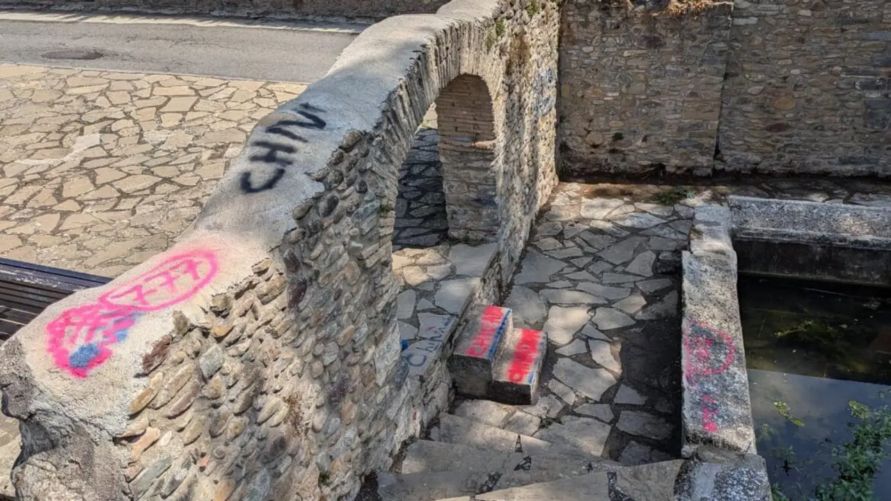 Pintadas realizadas por los j&oacute;venes grafiteros en el patrimonio cultural de la localidad de Jaca.
Polic&iacute;a Local