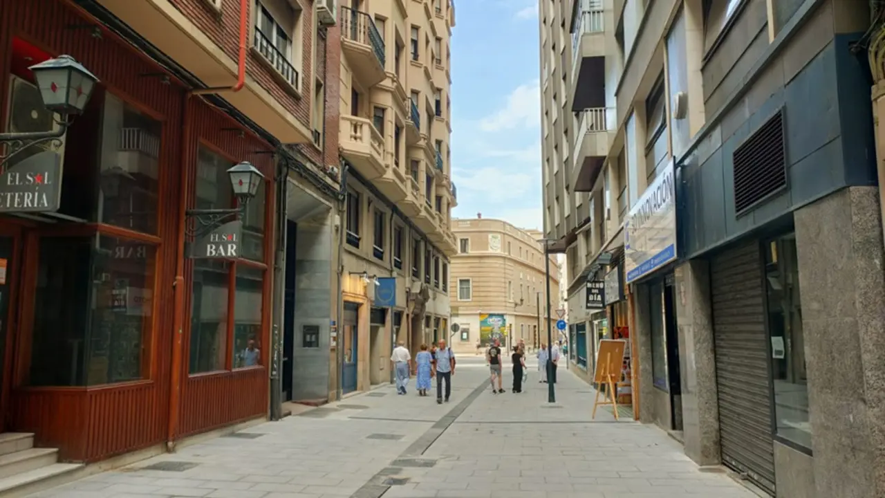 La calle Jer&oacute;nimo de Blancas se ha reformado siguiendo criterios de accesibilidad / HA