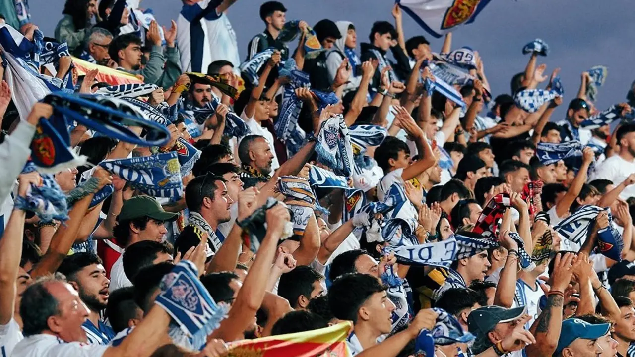 Aficionados del Real Zaragoza en Anduva / REAL ZARAGOZA