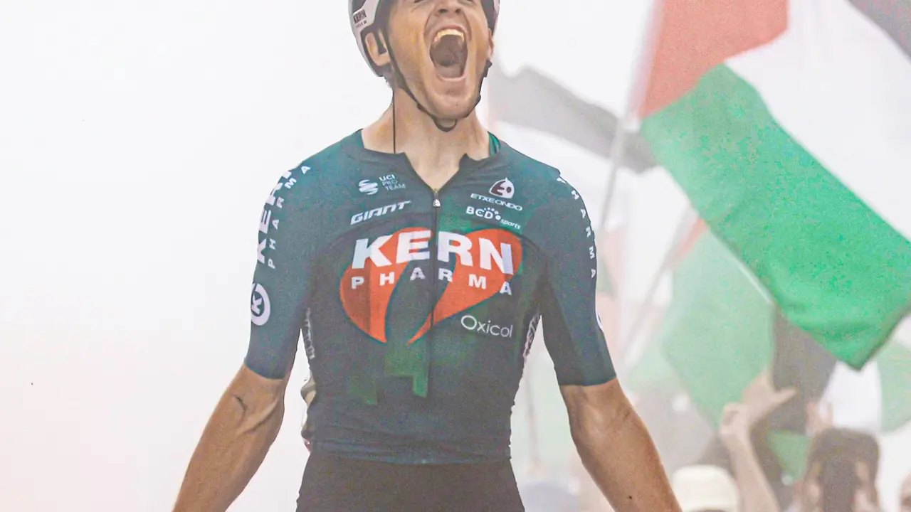 Pablo Castrillo en la &uacute;ltima etapa de La Vuelta / KERN PHARMA