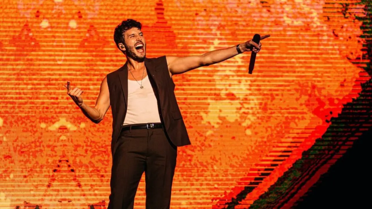 Sebasti&aacute;n Yatra en uno de sus conciertos