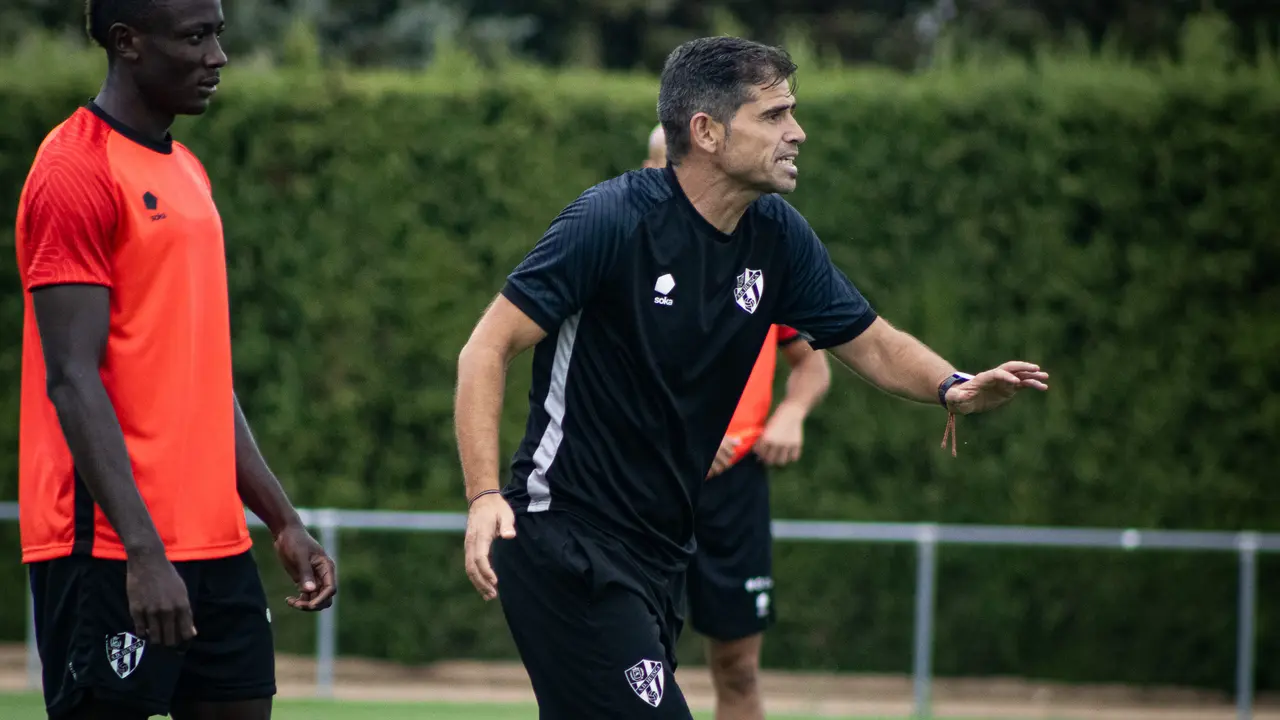 Antonio Hidalgo en un entrenamiento de la SD Huesca / SD HUESCA