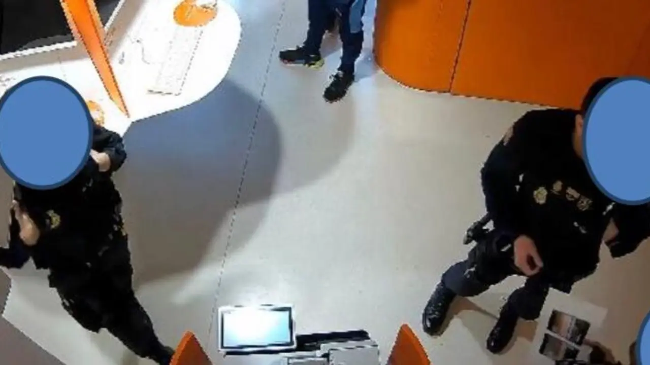 Los delincuentes tambi&eacute;n estafaban a v&iacute;ctimas envi&aacute;ndoles SMS para que les diesen c&oacute;digos de sus cuentas y sacar su dinero en un banco /Cedidas a H.A.
