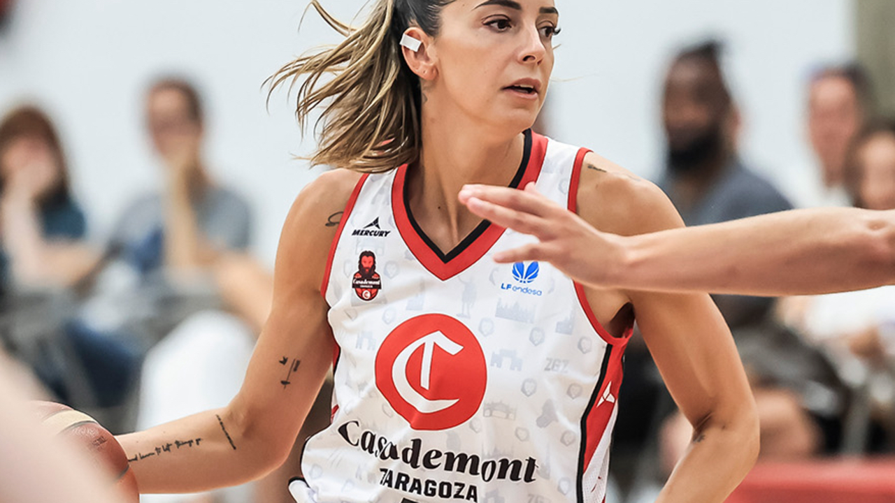 Mariona Ort&iacute;z con Casademont Zaragoza / CASADEMONT