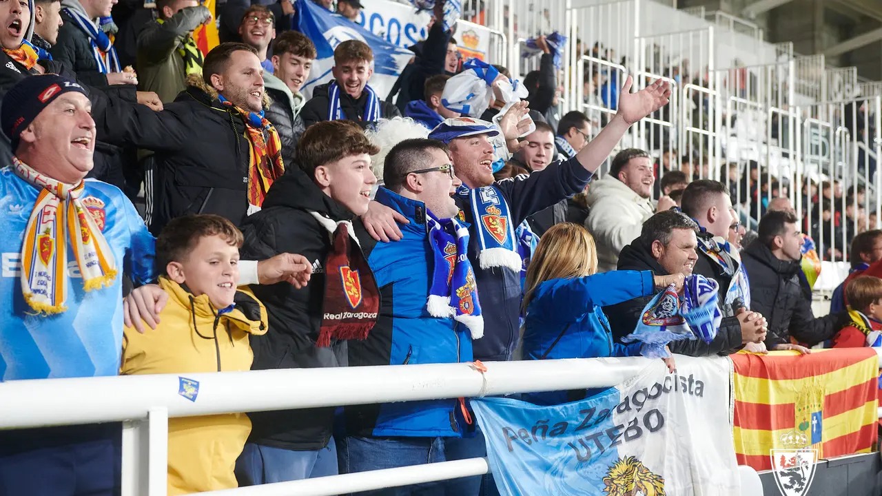Aficionados del Real Zaragoza en un desplazamiento / REAL ZARAGOZA