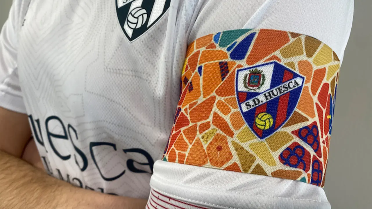 Brazalete de la SD Huesca / SDH