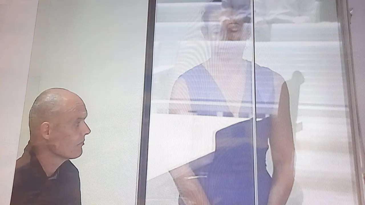 Mikel Carrera Sarobe y Miren Itxaso Zald&uacute;a en el juicio que se celebra en la Audiencia Nacional por el asesinato del que fuera presidente del PP de Arag&oacute;n Manuel Gim&eacute;nez Abad. / E.P.