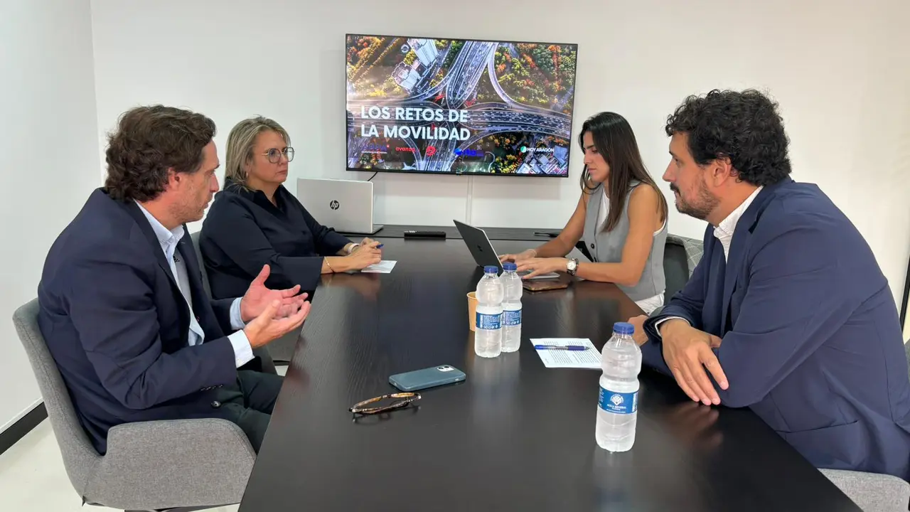 Guillermo R&iacute;os (Avanza), Ana Moreno (Tranv&iacute;a Zaragoza) y Adan Pi&ntilde;ero (ITA)