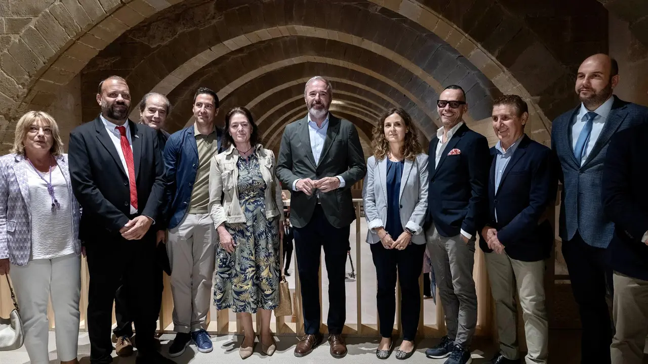 El presidente del Gobierno de Arag&oacute;n, Jorge Azc&oacute;n, en el Real Monasterio de Santa Mar&iacute;a de Sijena.