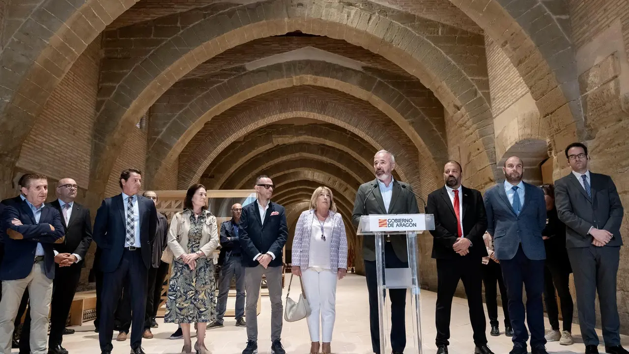 El presidente del Gobierno de Arag&oacute;n, Jorge Azc&oacute;n, en el Monasterio de Sijena (Huesca).