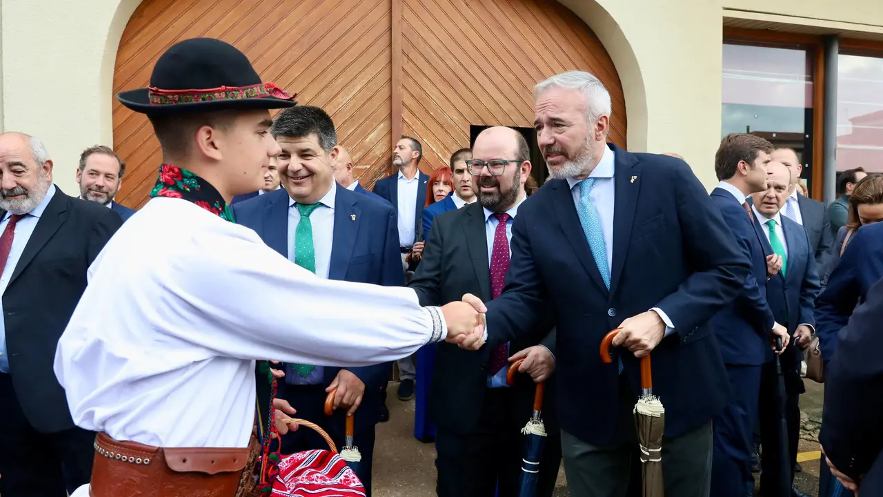 El presidente Jorge Azc&oacute;n durante la fiesta de la vendimia
